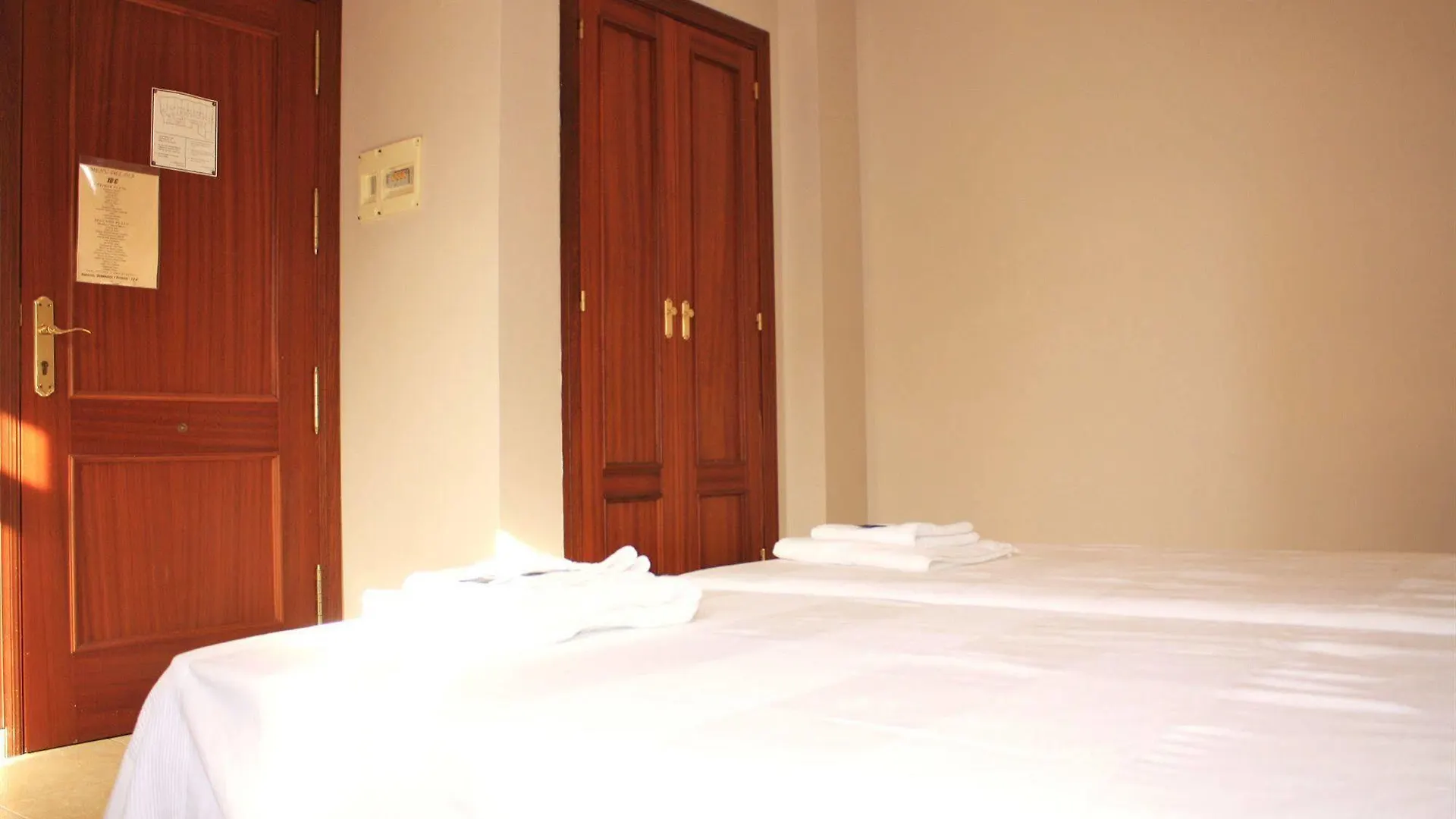 Hostal Carlos 2 La Línea de la Concepción Ισπανία