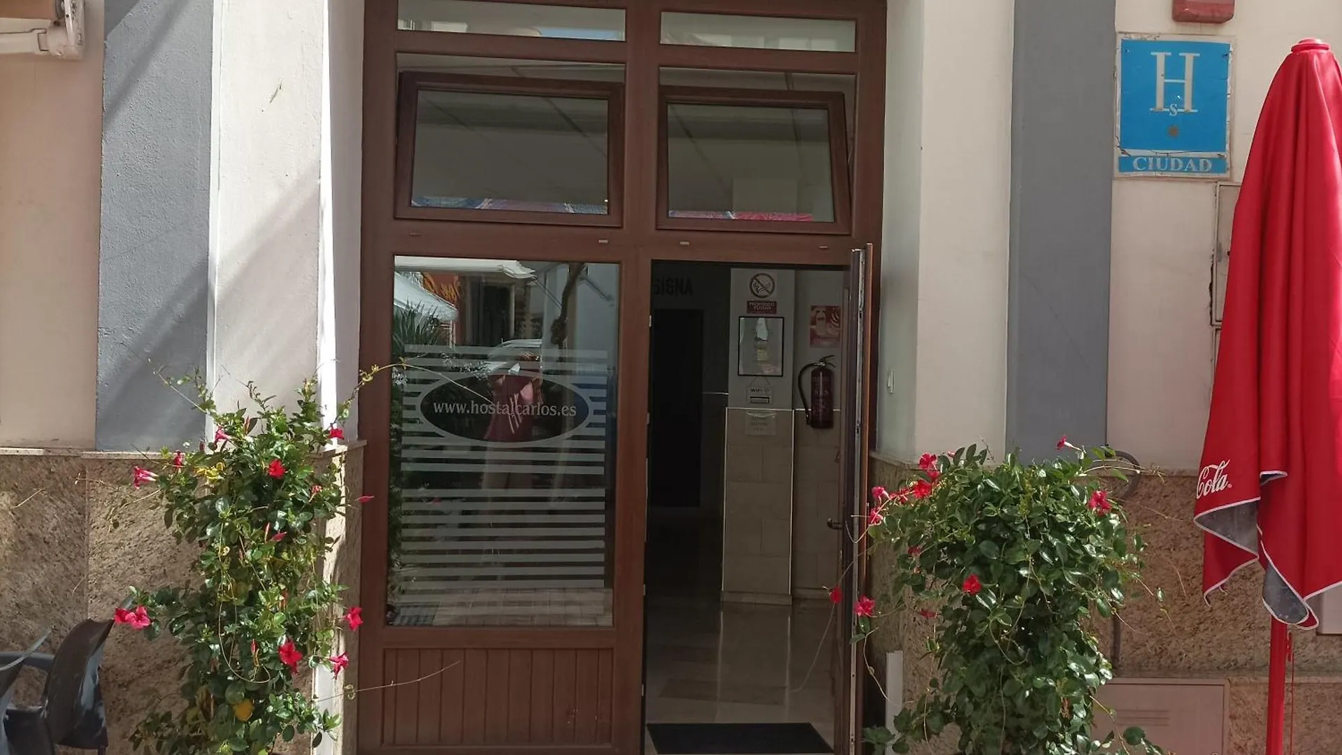 Hostal Carlos 2 La Linea de la Concepcion Guest house