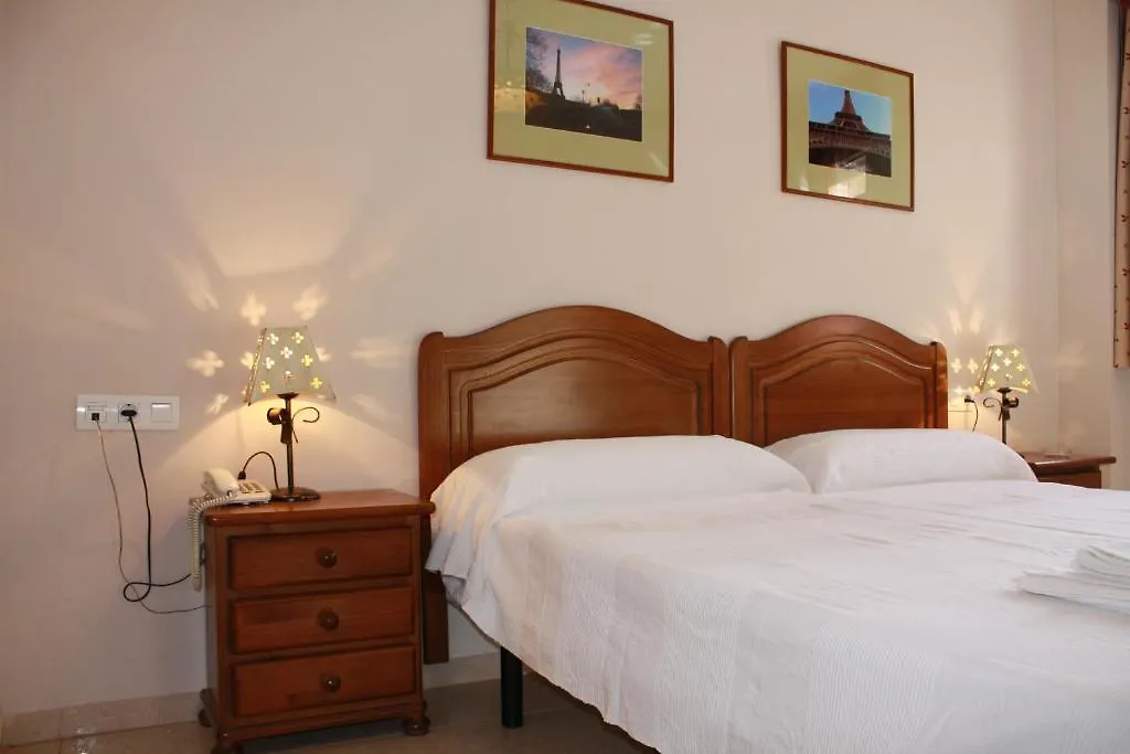 Guest house Hostal Carlos 2 La Linea de la Concepcion Spain