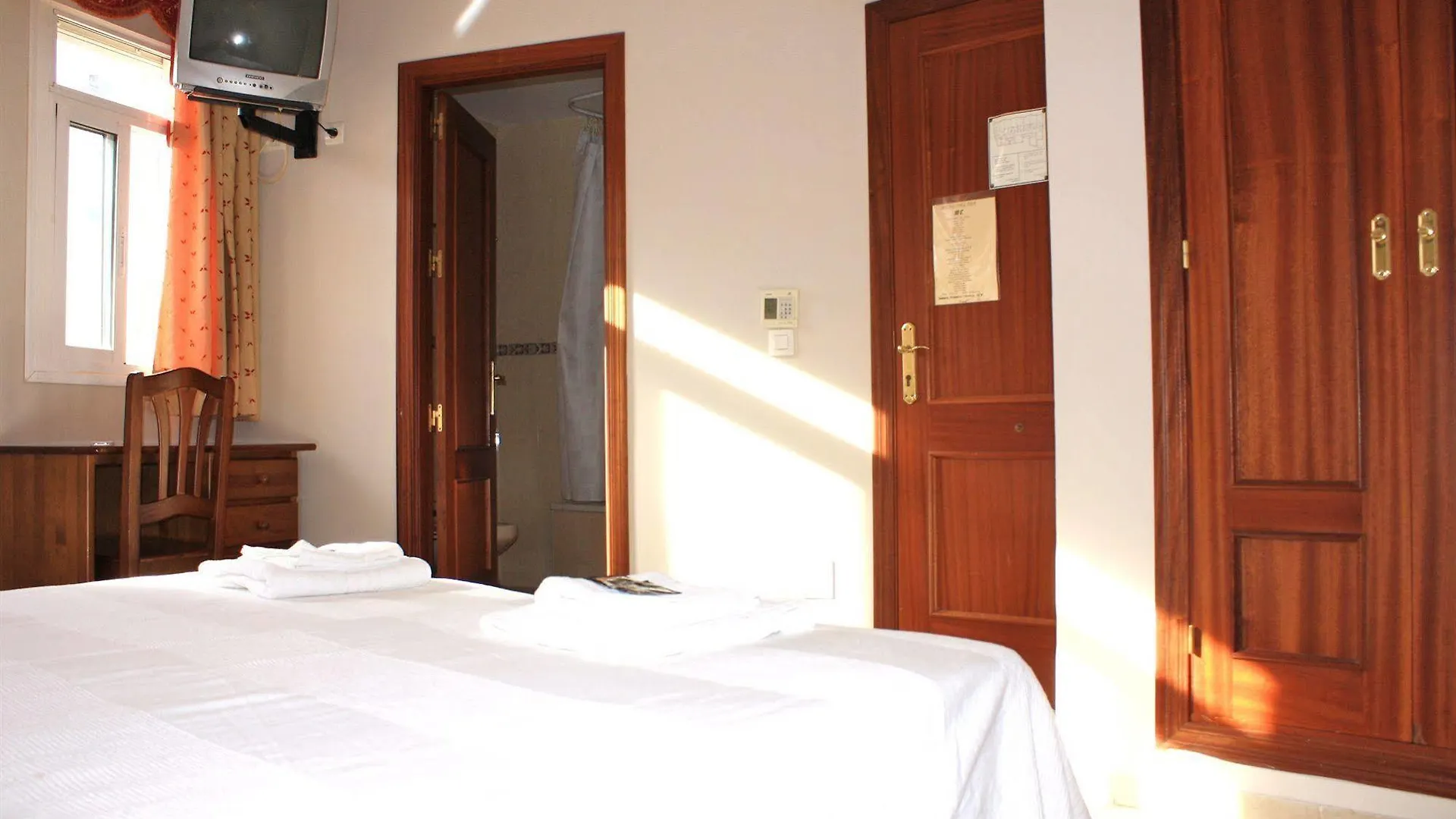 Hostal Carlos 2 La Linea de la Concepcion